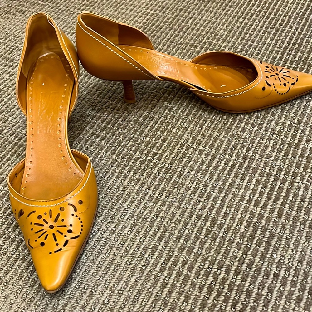 Ferragamo d’orsay heels